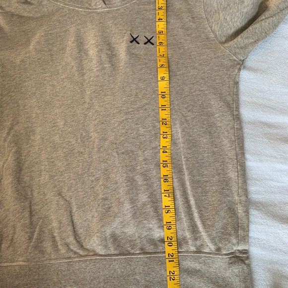 Uniqlo x Kaws hoodie - Picture 6 of 7